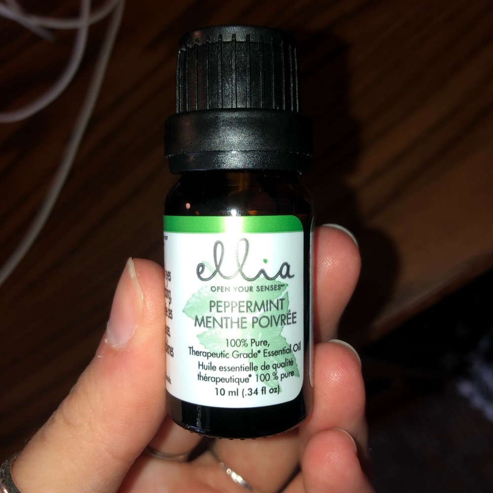 Ellia essential oil and travel kit